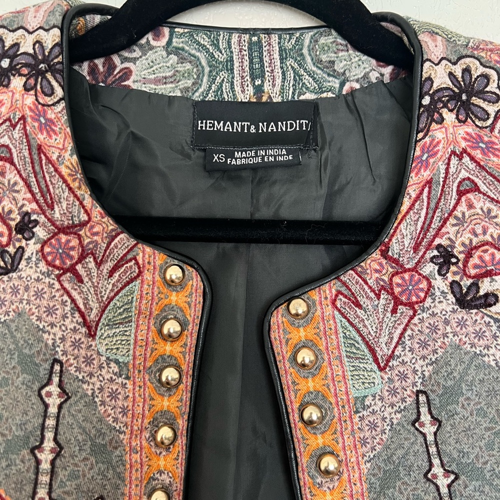 HEMANT &‎ NANDITA Anthropologie Kiana Quilted Studded Boho Jacket NWOT - Picture 4 of 5